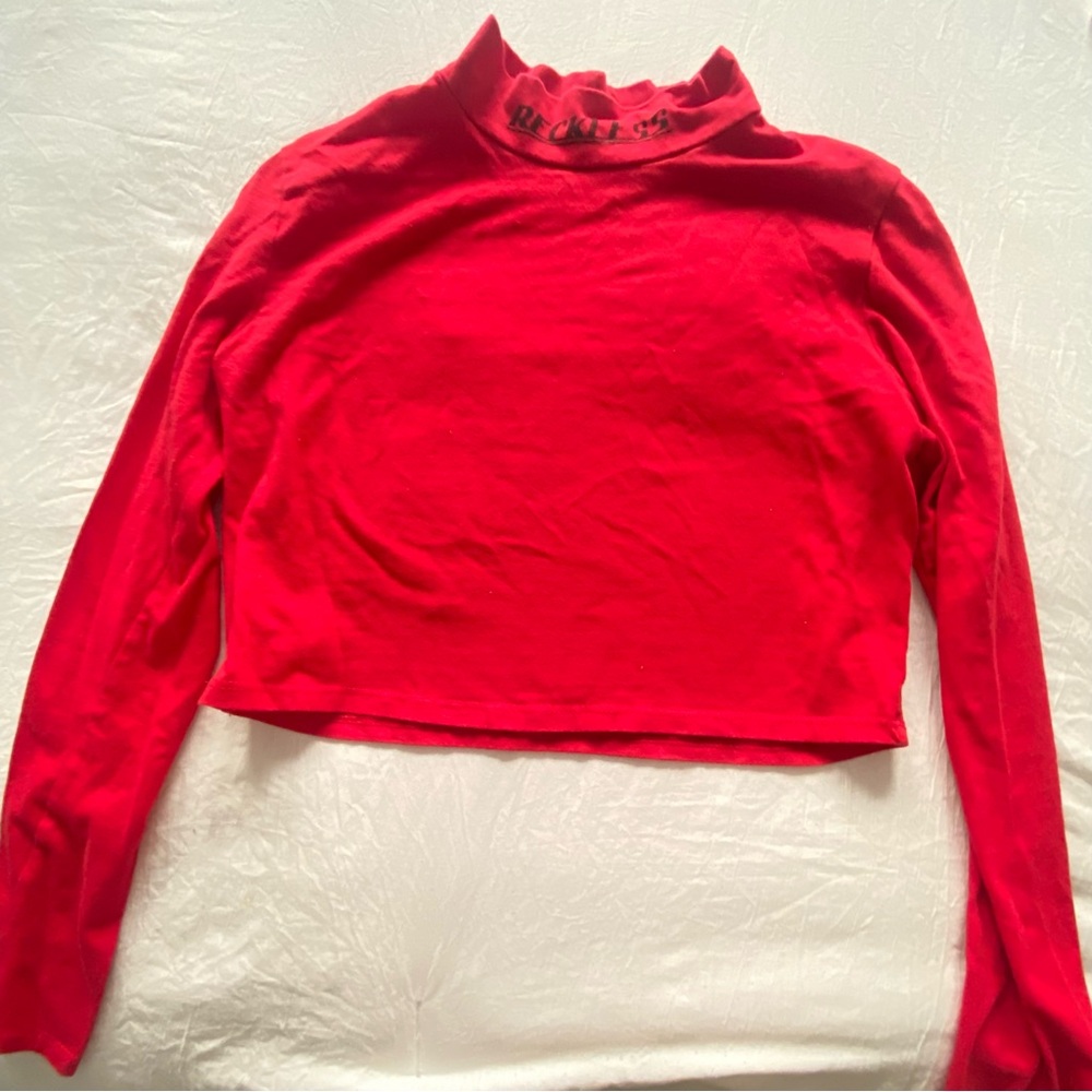 Long sleeve red top